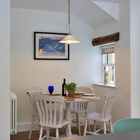 Finest Retreats - The Old Estate Office Nr Hall Grantley