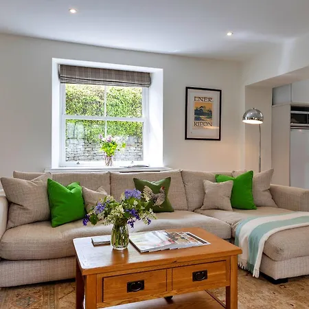 Finest Retreats - The Old Estate Office Nr Hall