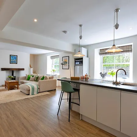 בית נופש Finest Retreats - The Old Estate Office Nr Hall