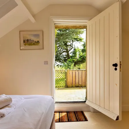 Finest Retreats - The Old Estate Office Nr Hall * Grantley