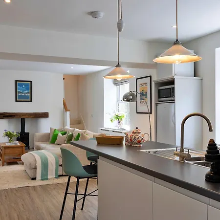 Finest Retreats - The Old Estate Office Nr Hall Grantley