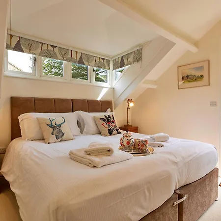 Finest Retreats - The Old Estate Office Nr Hall Grantley